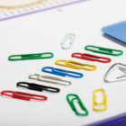 Spisové spony APLI 32mm potiahnuté plastom farebné 32 mm 100ks – Obrázok 2