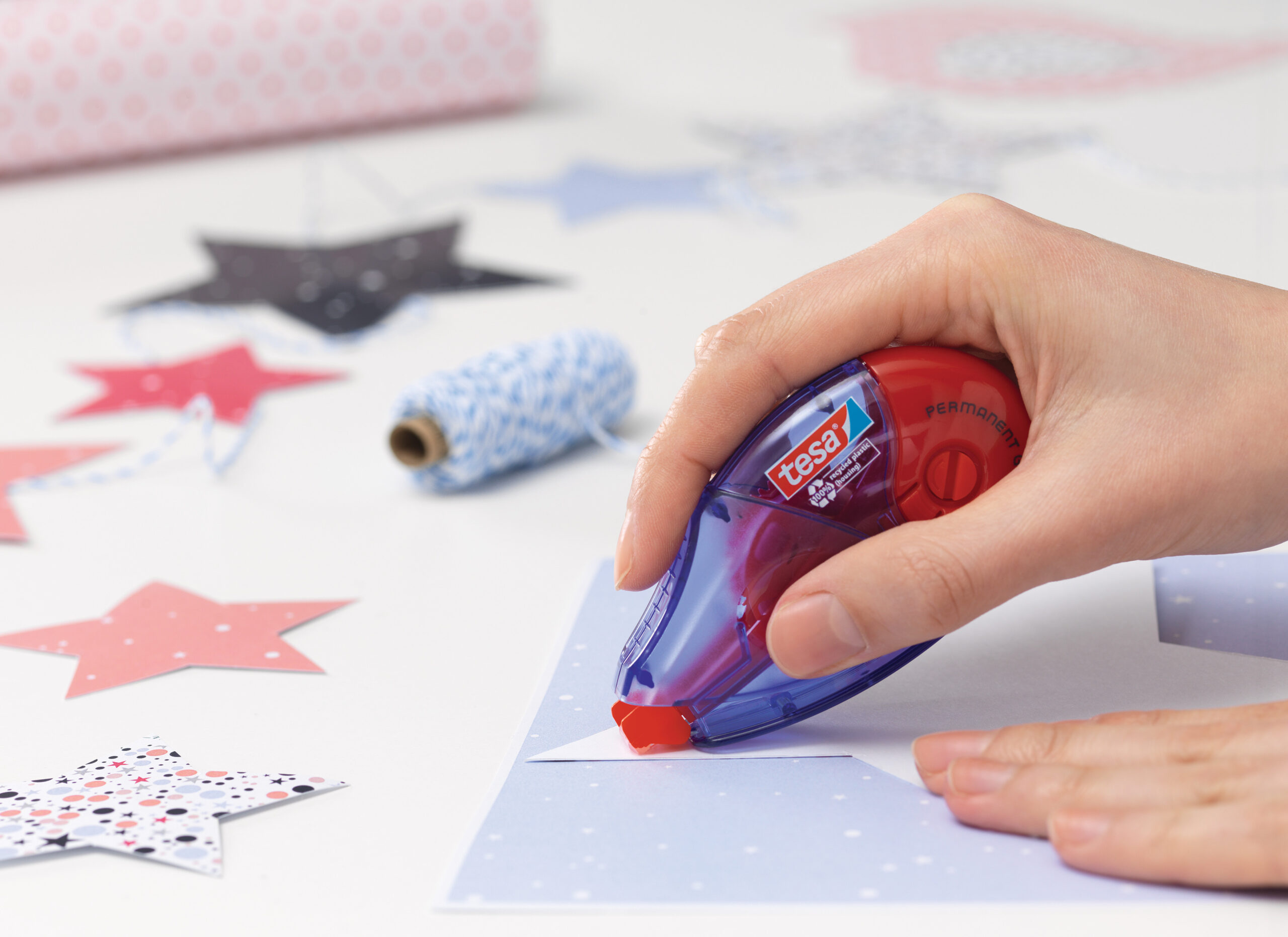 Náhradná lepiaca náplň TESA permanentná 8,4mm x 14m – Obrázok 4